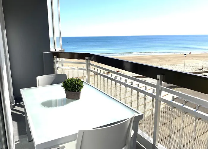 Beachfront And Charming Apartment