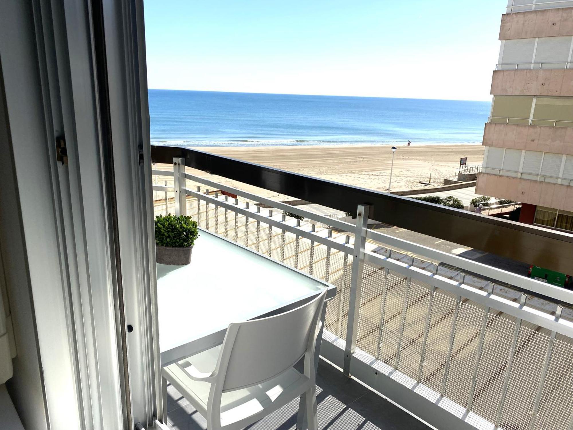 Beachfront And Charming Apartment Mareny Blau