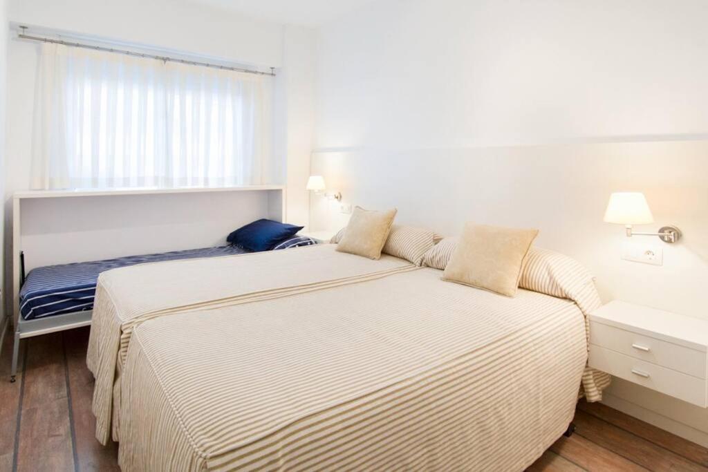 Beachfront And Charming * Mareny Blau